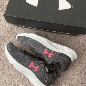 Under Armour Woman’s shoes size 6! Brand New!!